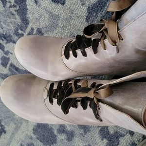 Born Boots, leather